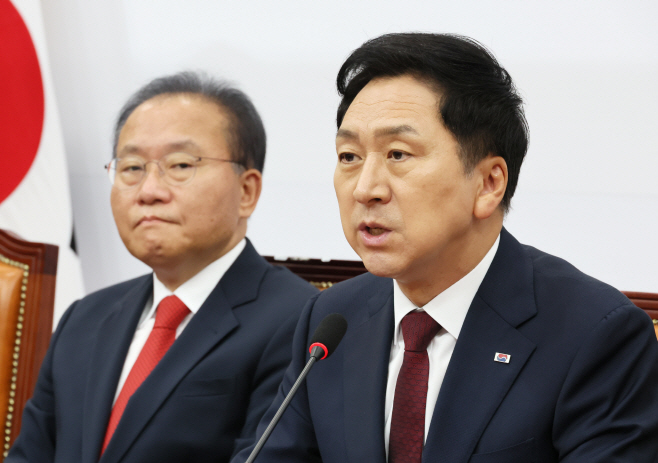 발언하는 김기현