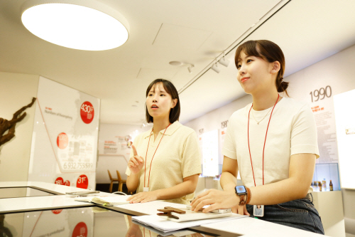 사진1. 주니어보드 14기, 15기 위원 김채현, 이효정님 사진