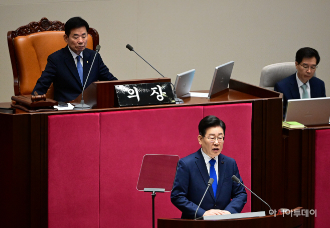 [포토] 이재명 '희망의 원천 만들어 30년 미래 준비하겠다'