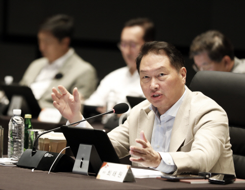기조연설 하는 최태원 회장<YONHAP NO-1378>