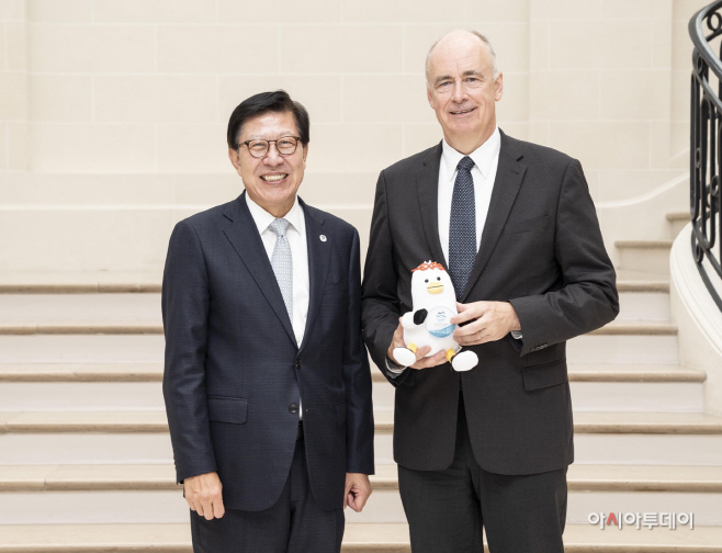 (좌) 박형준 부산시장 (우) 귀도 학 르노그룹 부회장