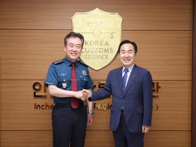 윤희근 경찰청장, 인천공항본부세관 방문