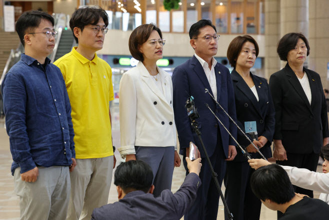 일본 항의 방문 전 입장 밝히는 정의당 원내지도부