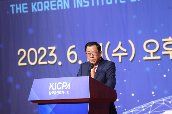 사진1 김영식 회장 개회사