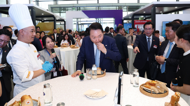 윤석열 대통령, K-푸드 박람회 방문
