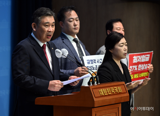 최승재, 최저임금 차등적용 부결 규탄 기자회견