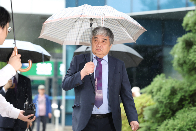법정 향하는 한상혁 위원장