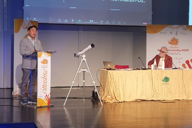 전 세계에 유류피해 극복의 기적 알린 가세로 태안군수