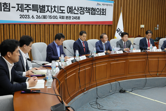 인사말 하는 윤재옥 원내대표