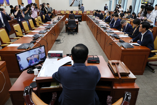 반쪽 과방위 전체회의