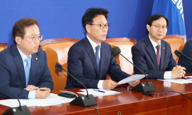 발언하는 박광온 원내대표