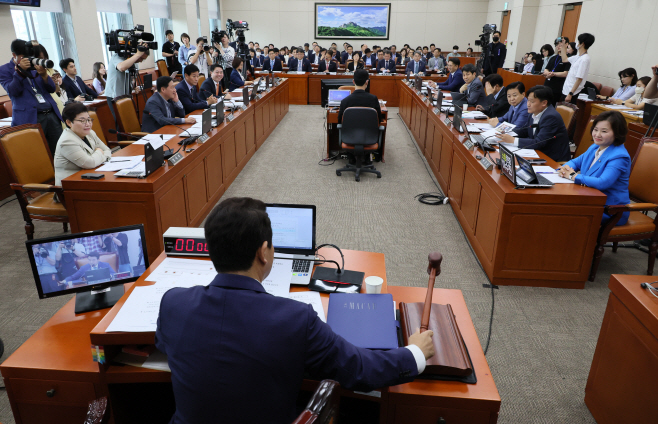 국회 환경노동위원회 전체회의