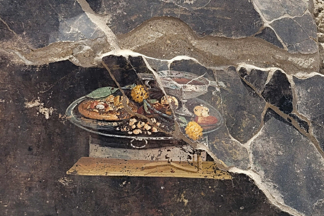 ITALY-ARCHAEOLOGY-ART-PIZZA