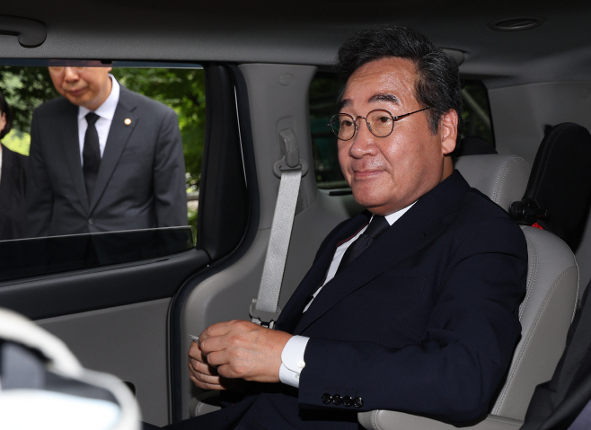 고 김대중 전 대통령 묘소 참배한 이낙연