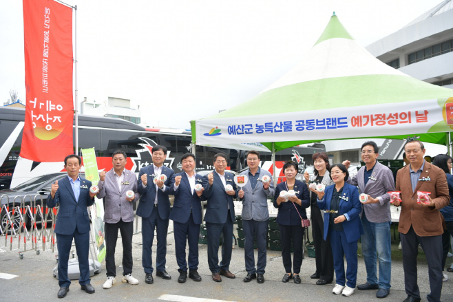 예산군, 농특산물 공동브랜드 ‘예가정성’ 야구장 홍보