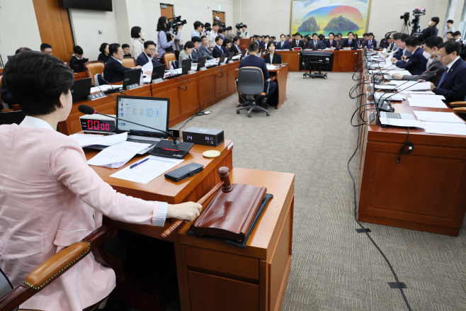 국회 정무위 전체회의