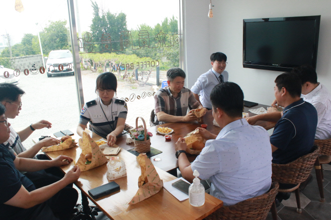 평택해경 장진수 서장 MZ세대들과 햄버거 미팅