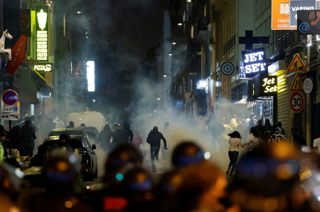 TOPSHOT-FRANCE-CRIME-POLICE-DEMO