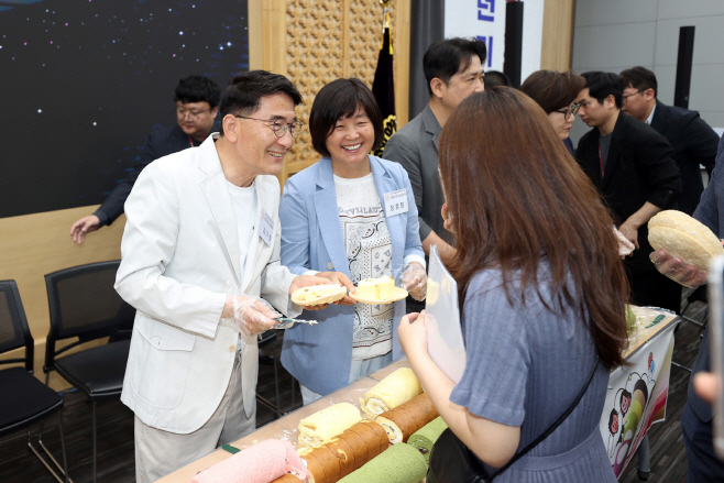 오색롤케이크 나눔 행사