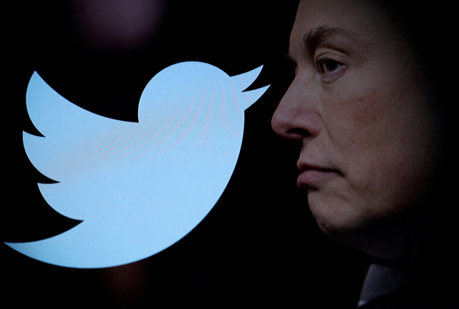 TWITTER-USERS/ (EXPLAINER, PIX)