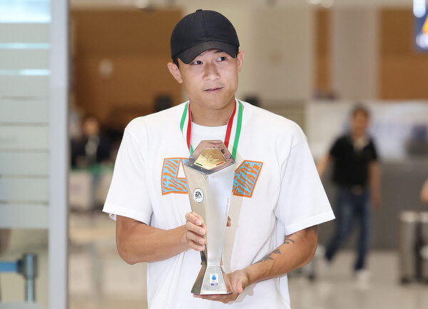 김민재 금의환향<YONHAP NO-2097>