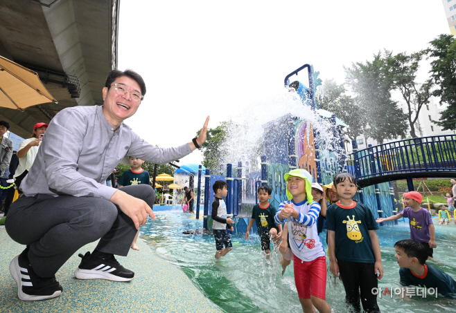 [포토] 정원오 성동구청장, '아이들과 동심으로'
