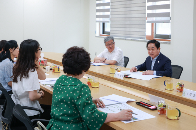주광덕 남양주시장 교육현장을 돌며 학부모 목소리 청취