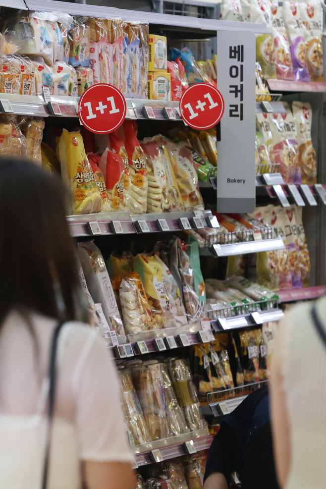 가격 인하 움직임 식품업계로 확산<YONHAP NO-2493>