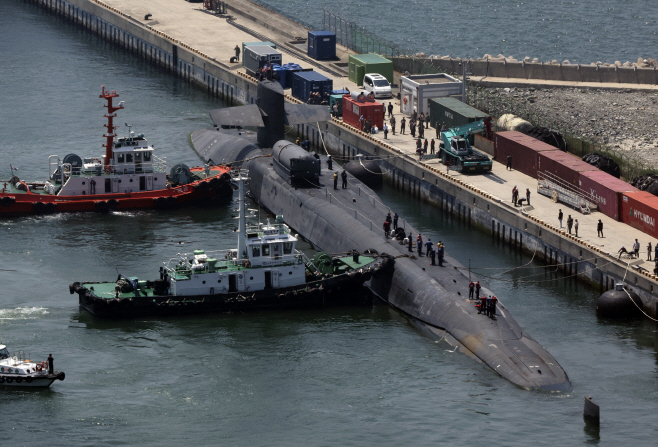 미 핵추진 잠수함 미시간호 부산 입항
