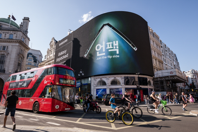 갤럭시 언팩 2023 카운트다운_영국 피카딜리 (2)