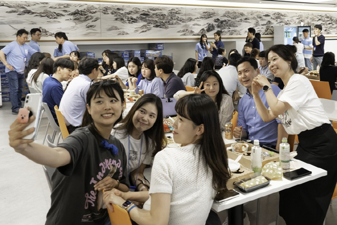 사진2. 한국콜마홀딩스 타운홀미팅 EAT콜마 타임