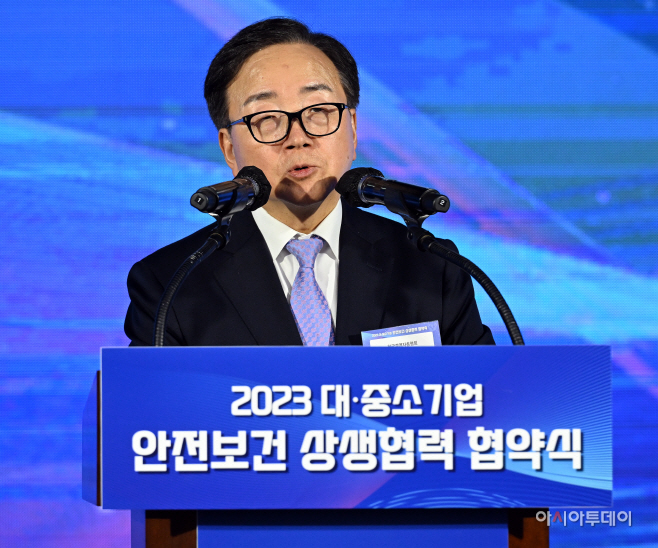 [포토] 인사말하는 이동근 경총 부회장