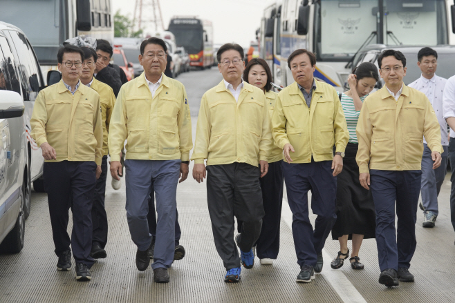 이재명 대표, 침수피해 궁평지하차도 방문