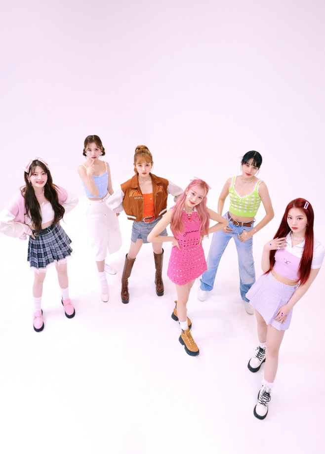 (0717) 스테이씨 단체 이미지