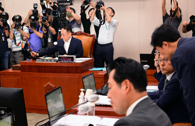[포토] '영아 살해·유기 처벌 강화' 형법 개정안 국회 법사위 통과