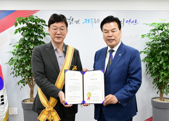 84.이민근 안산시장, 세계자유민주연맹 ‘자유장’ 수상