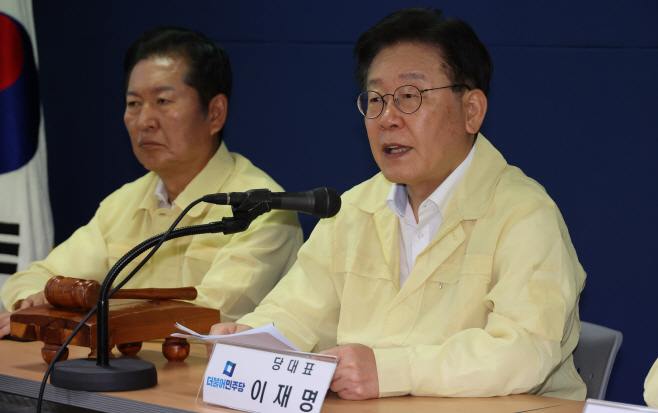발언하는 이재명 대표