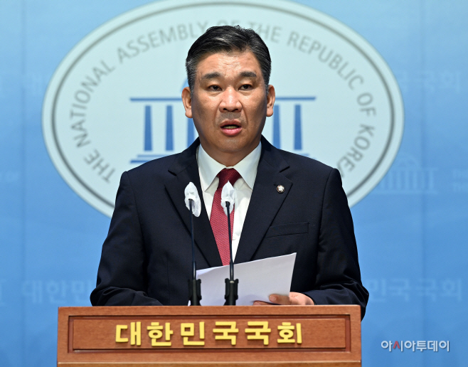 [포토] 최저임금 차등적용 부결 규탄하는 최승재 의원