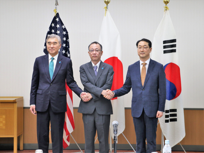 손잡은 한미일 북핵 수석대표<YONHAP NO-3320>