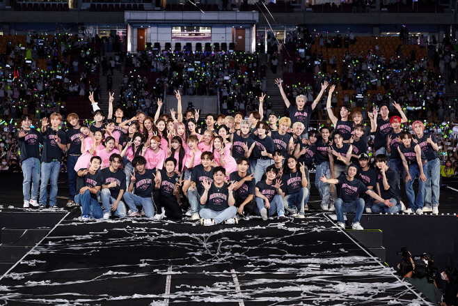 SMTOWN 단체 이미지