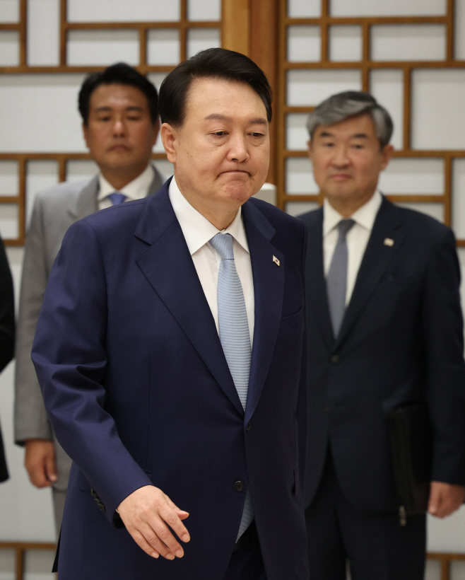 윤석열 대통령, 신임장 제정식 입장