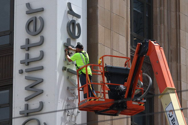 US-ELON-MUSK-REBRANDING-TWITTER-LOGO-FROM-BIRD-TO-