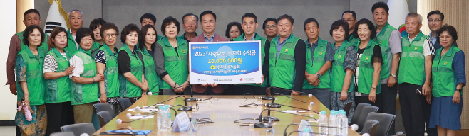 평택시새마을회, 사랑나눔 바자회 수익금 시에 기탁