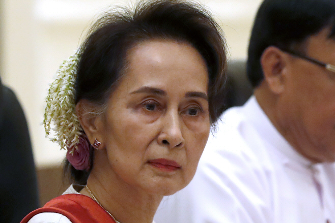 Myanmar Suu Kyi <YONHAP NO-0049> (AP)