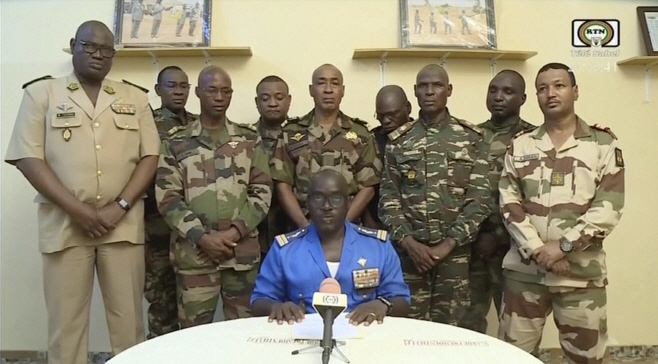 니제르 군부, 국영TV 통해 '대통령 축출' 선언