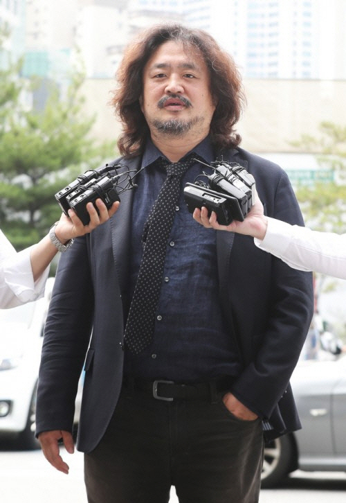 김어준