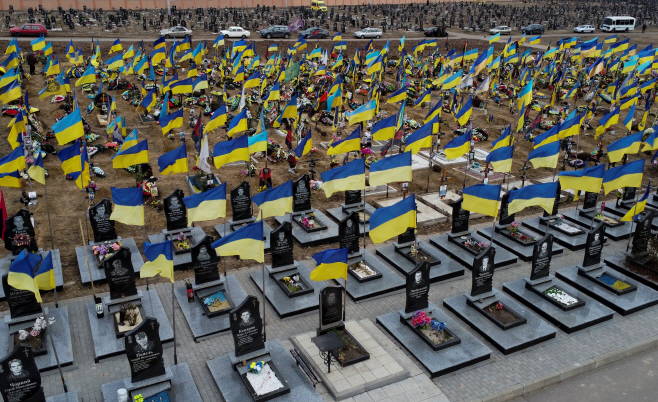 UKRAINE-CRISIS/ANNIVERSARY-CEMETERY