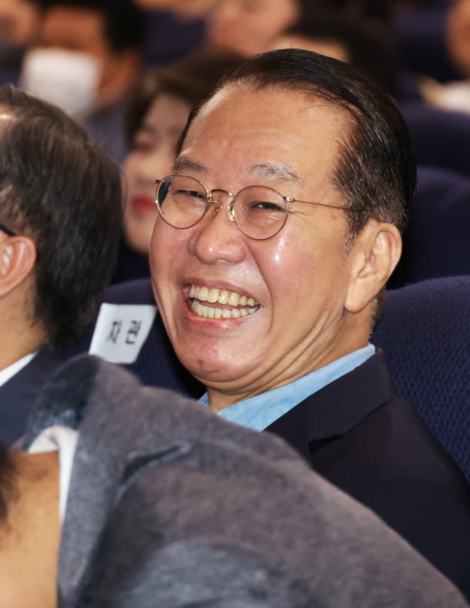 환하게 웃는 권영세 통일부 장관<YONHAP NO-1540>