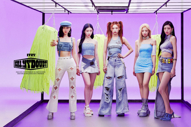 ITZY 새 미니 앨범 KILL MY DOUBT 단체 이미지 (2)