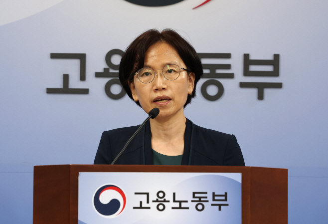 6월 사업체노동력조사 결과 발표하는 정향숙 노동시장조사과장